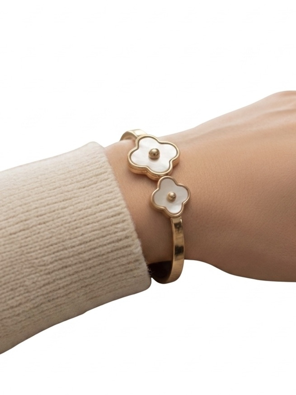 NWT Atterri Mother of Pearl Clover Bracelet